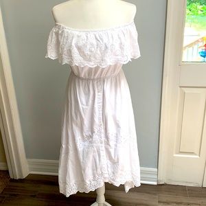 ❌SOLD❌ J Gee Off Shoulder white dress Sz M